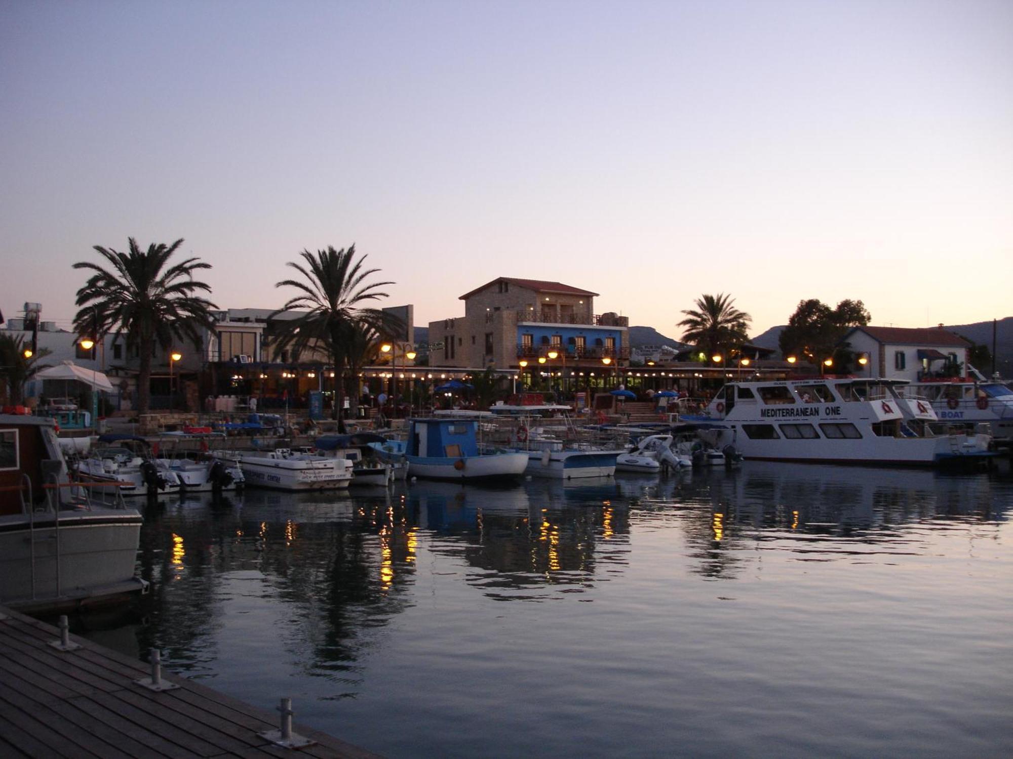 Appartement Blue Pearl With Pool In Kato Paphos